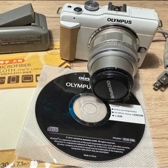 (最終値下げ)OLYMPUS PEN  E-PL1 レンズキットホワイト(箱付き)の画像