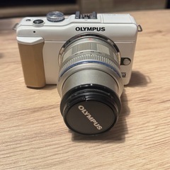 (最終値下げ)OLYMPUS PEN  E-PL1 レンズキットホワイト(箱付き)の画像