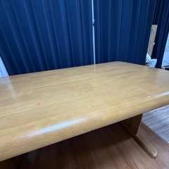 ダイニングテーブルの画像