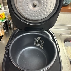 【お話中】アイリスオーヤマ　5.5合炊き　炊飯器の画像
