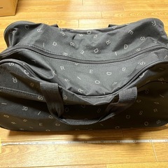 キャリー付き旅行バッグの画像