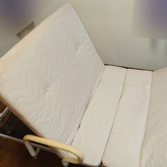 電動リクライニングベッド 折りたたみベッドの画像