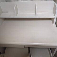 ニトリ学習机セット 机・椅子(ネジ一本欠け)・ワゴンの画像
