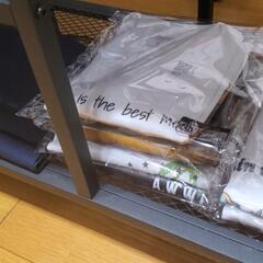 財布小2個+Tシャツ新品未開封4枚の画像