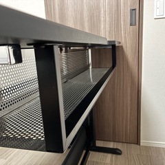 美品 昇降式デスク 120×60 フットレスト付きの画像