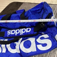 adidasスポーツバッグの画像