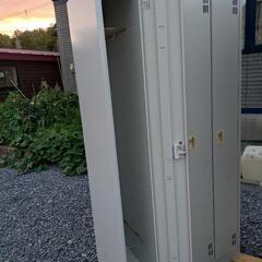 ４連更衣ロッカー(訳あり)の画像