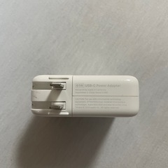 Apple 61W USB-C電源アダプタの画像