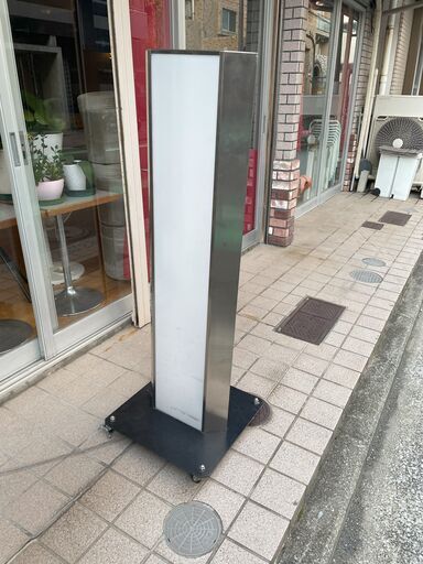 キャスター付 電飾スタンド看板　（高さ約126cm・両面表示・内照式）