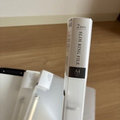 A4リングファイルとクリップボードの画像