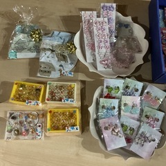ハンドメイド💖 ミニチュアパン🍞 ネイルチップ💅 ヘアゴム🎀 ビーズアクセサリー🍬 ベビー用 スタイ👶 イヤリング💎 スタンプシール📮 ミニチュアフード シール ブレスレット リング ネックレス 手作りの画像