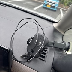 充電対応車載用スマートフォンホルダーの画像