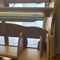 学習机の上の電気スタンドラック
の画像