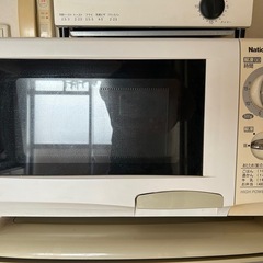 電子レンジとトースターと炊飯ジャーの画像