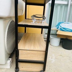 食器棚 キャスター付きの画像