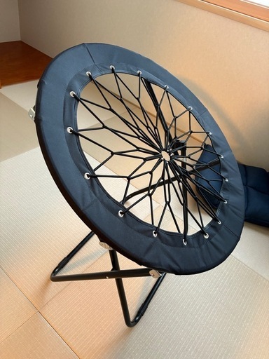 まるで座っていないトランポリン椅子