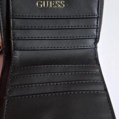 GUESS二つ折り財布の画像