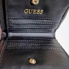 GUESS二つ折り財布の画像