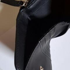 GUESS二つ折り財布の画像