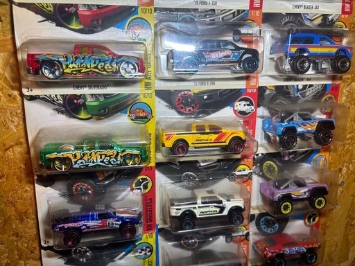 ホットウィール　トラック　4躯　4WD ミニカー　トミカ