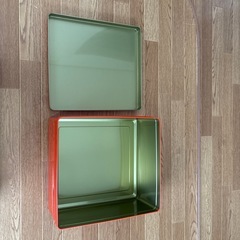 お菓子缶の画像