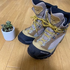 モンベル 登山靴 レディース 23.5cm コスプレ・ディスプレイ用に」の画像