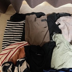 夏服とボトムスの画像