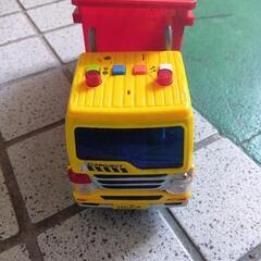 キッズスポーツカー。ダンプトラックの画像