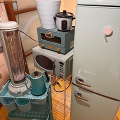 家電9点【入手困難な人気の】レトロスタイル家電家具セット　8/14までの画像