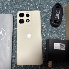 [新品] Softbank版 motorola edge 50s pro バニラクリーム MOSAH1の画像