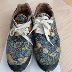 フラワーマウンテン　24.5cm スニーカーの画像