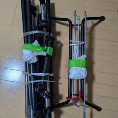 【無料】家具一式譲ります（冷蔵庫、シーリングライト、ハンガーラック、ロードバイクスタンド、メタルラック、傘立て）の画像