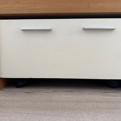 おもちゃ本棚の画像