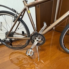 GIANT ESCAPE 軽快クロスバイク SHIMANO 27速 金色 中古自転車の画像