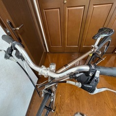 GIANT ESCAPE 軽快クロスバイク SHIMANO 27速 金色 中古自転車の画像