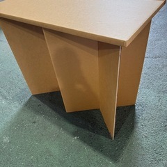 軽くて丈夫！ダンボール作業台 