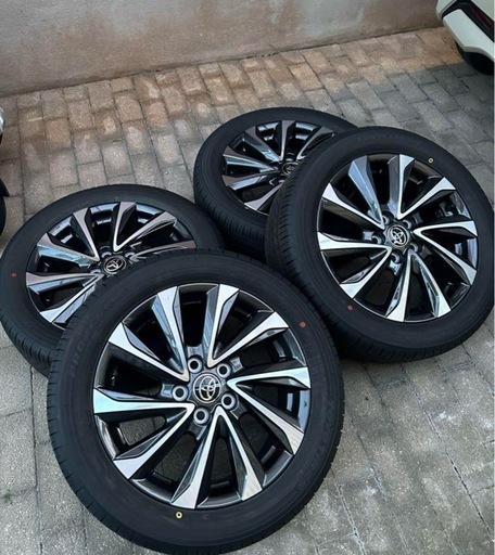 新車外しR7年式　ヴォクシータイヤホイールセット