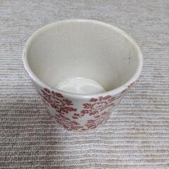 陶器製の植物を入れる鉢の画像