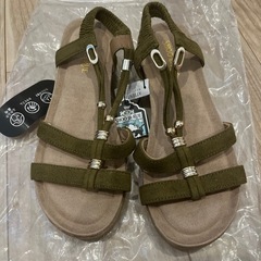 シューラルー　サンダルの画像
