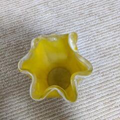 ガラスの花瓶の画像