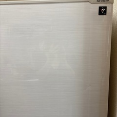 シャープ冷蔵庫の画像