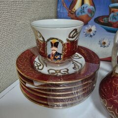 珍しい品物！未使用　イラン王朝のポット系３個、カップソーサー６Pセットの画像