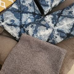 1200円 クッション３個+２カバー付き+アロマライトの画像