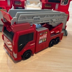 ビッグファイヤー&コマンドステーション　トミカ消防署の画像
