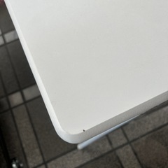 折りたたみテーブルと椅子の画像