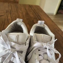 PUMA ウィメンズ　スニーカーの画像