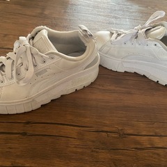 PUMA ウィメンズ　スニーカーの画像