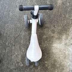 Xiaolexiong キッズバランスバイク 4輪 足けり 練習用 中古の画像