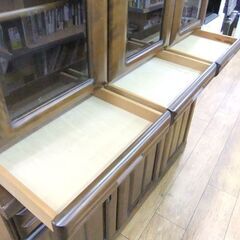 食器棚 カップボード 幅124×奥行45.5×高さ194.5cm 3枚扉 ダークブラウン系 大型 キッチン収納 収納家具 札幌市厚別区 厚別店の画像