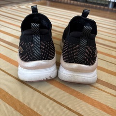 スケッチャーズ23.5の方向けの画像